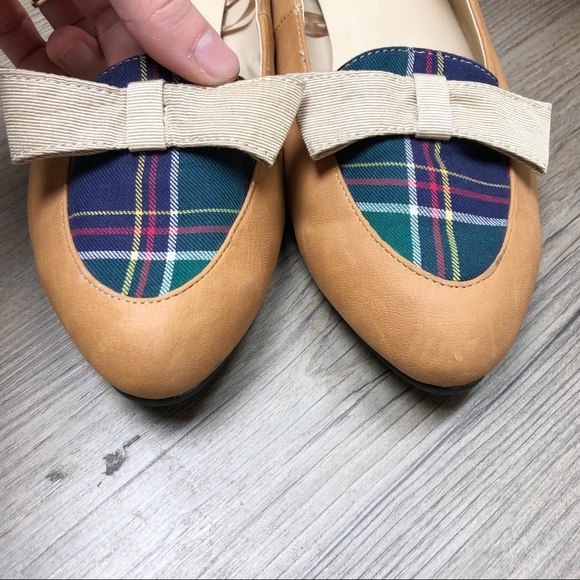 UO vegan tan and plaid loafers with a bow - Picture 6 of 8